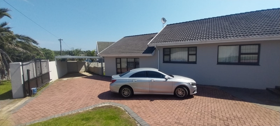 4 Bedroom Property for Sale in Beacon Bay Eastern Cape